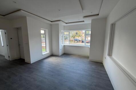Hollycroft Avenue, Wembley photo 3
