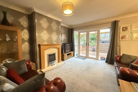Laburnum Close Kinver Lounge 1.jpg
