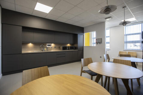 Office to rent Image 3