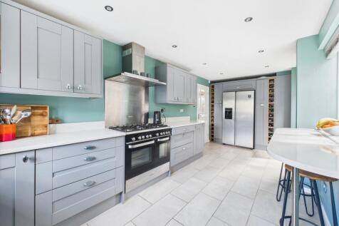 CAM04922G0-PR0028-STILL014