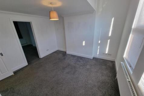 Flat 3 8 Kingsmead Livingroom.jpg