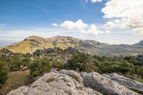 LARGE POSSESSION WITH RESTAURANT FOR SALE