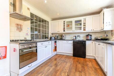 15 Church Rise, Chessington, Surrey, KT9 photo 3