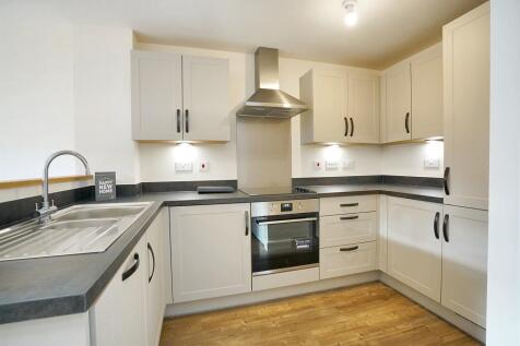 4 bedroom Semi Detached House in White Lias Way, Lighthorne  photo 3