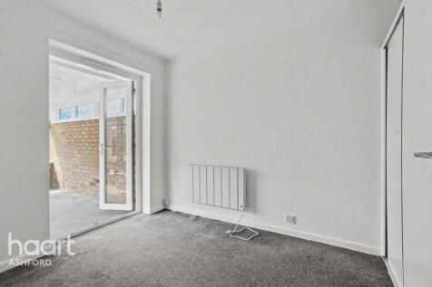 Crofton Close, Ashford photo 5