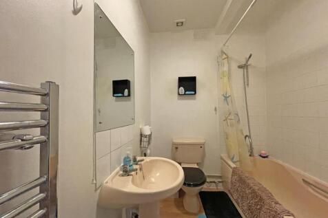 Ermington Terrace 13 - Bathroom.jpg