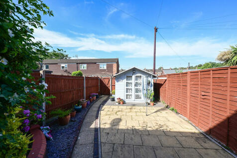 261 Pinewood Park...