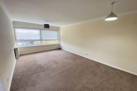 PLEASE TELEPHONE FOR VIEWINGS - Chester Avenue, Poulton-Le-Fylde photo 3