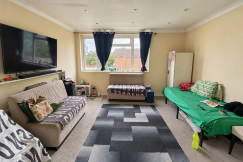 Winton Gardens, Edgware, HA8 photo 3