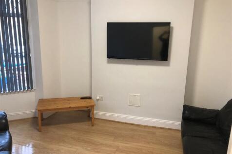 41 Heathcote Street  Livingroom1.2.jpg