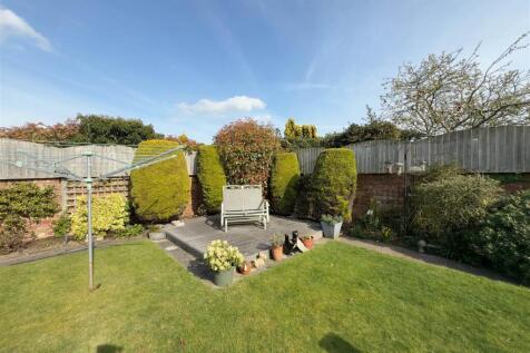 Finsbury Avenue, 19 - Rear garden 5.JPG