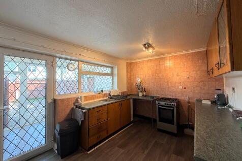 Cambridge Drive, Birmingham, B37 photo 5