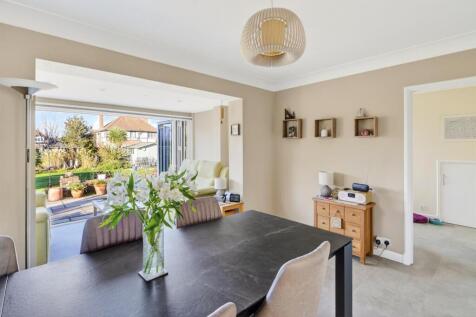 32 Harsfold Road Final-25.jpg