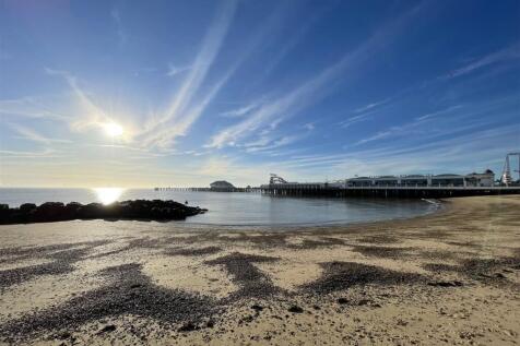 CLACTON SEA FRONT