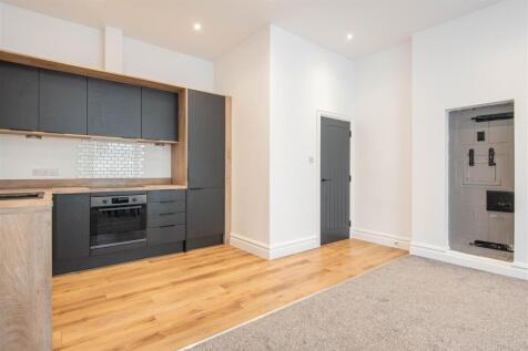 Lounge &amp; Kitchen