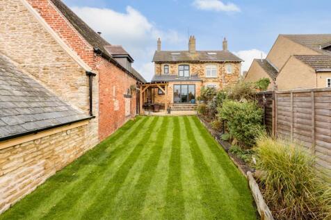 25 Queen Eleanor Road, Geddington-6.jpg