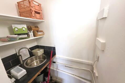 Commercial Property to rent Image 9