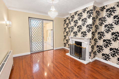 72, Icknield Drive, Gants Hill, Ilford, Redbridge photo 4