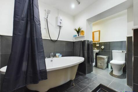 Apartment 4 - Bathroom