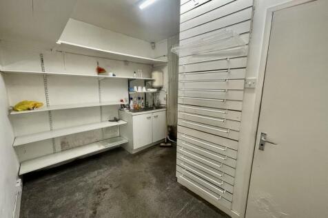Commercial Property to rent Image 6