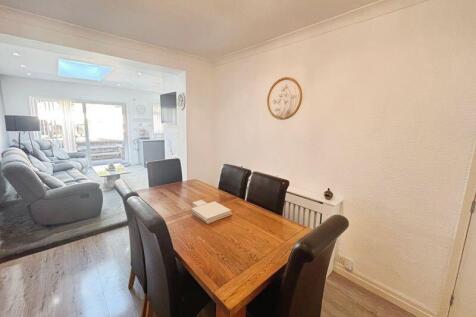 Dining &amp; Snug Areas