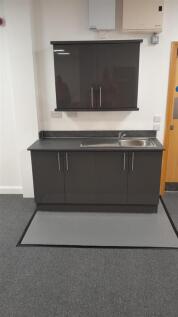 Commercial Property to rent Image 3