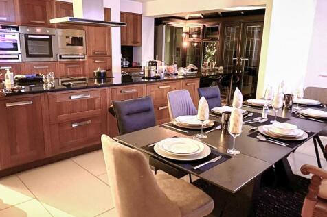 LARGE OPEN PLAN LIVING DINING KITCHEN
