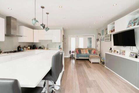 RECEPTION ROOM 2/ KITCHEN/ DINER