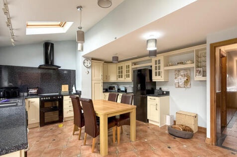 Kitchen/dining ro...