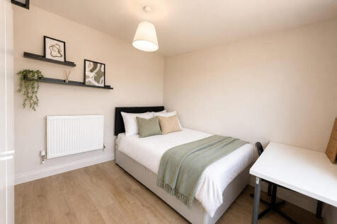 Berkeley Close, Downend photo 4