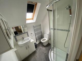 Bedroom 1 En-suite bathroom