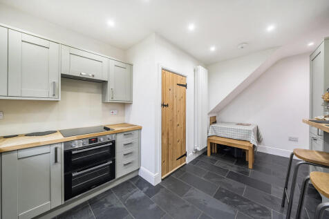 1372757-4-690a2bc...