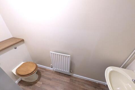 GUEST CLOAKROOM