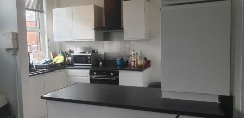 4-bed terraced on Beechwood Mount, Burley, Leeds, £525/mo