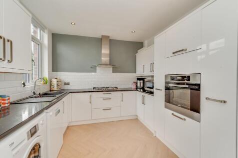 KITCHEN, DINER AND LIVING ROOM
