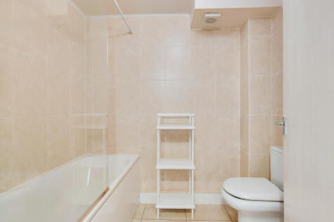 4_Bathroom-0
