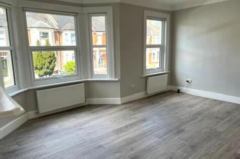 Heathwood Gardens, Charlton, London, SE7 photo 3