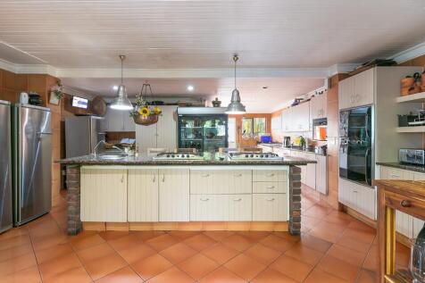 Well equipped kitchen