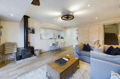 Living/Dining Area