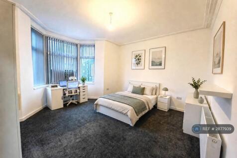 Large Double Bedroom 4