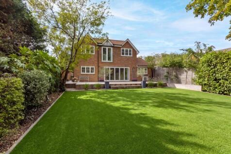 Trotsworth Avenue, Virginia Water, Surrey photo 4