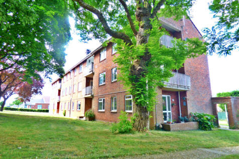 2-bed flat on Holloway Avenue, Bournemouth, BH11 9, £1,100/mo