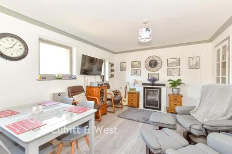 Lounge/Kitchen