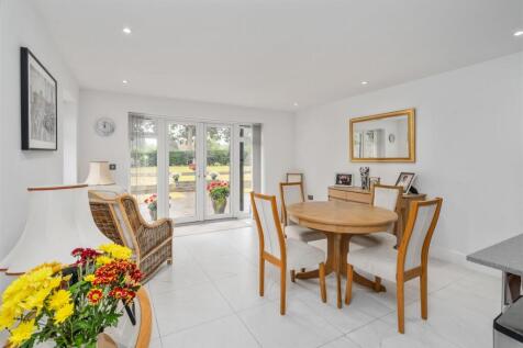 Apt 1 Fairway Lawns Solihull_2.jpg