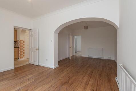 The Avenue, Alwoodley, Leeds, LS17 photo 4