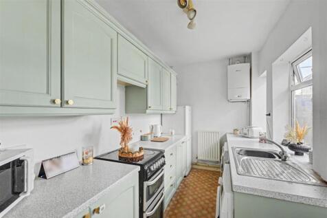 Kitchen_2.jpeg