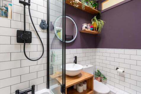 0B6ALH - Bathroom A.jpg