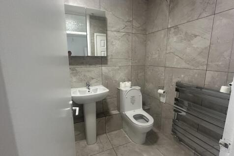 BATHROOM 3