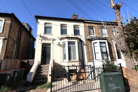 Two bedroom first floor flat with Roof terrace an