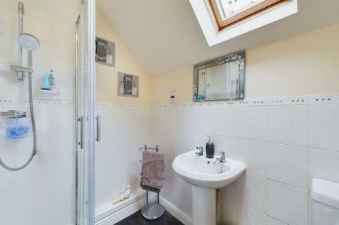 En-Suite To Master Bedroom